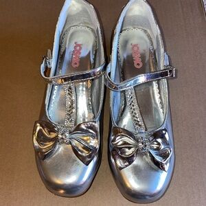 Josmo Silver Kids Shoes with Bow. Size 1